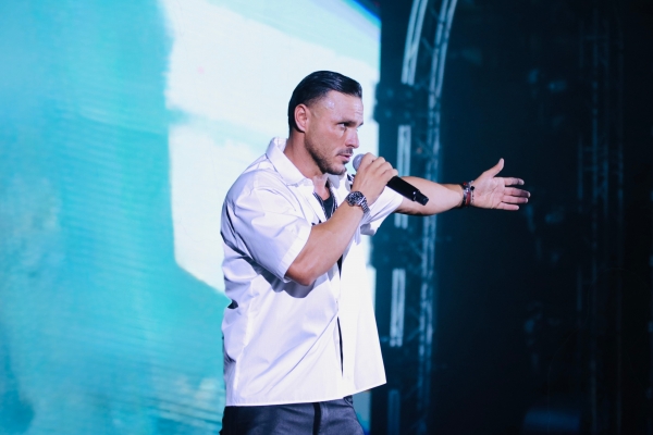 گزارش تصویری کنسرت 13 شهریور ماه آرمین زارعی